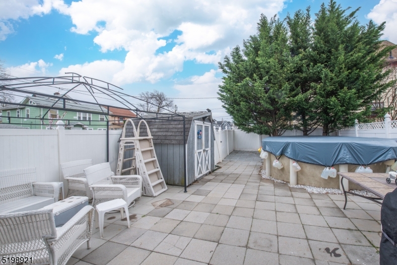 El Mora - Residential Income