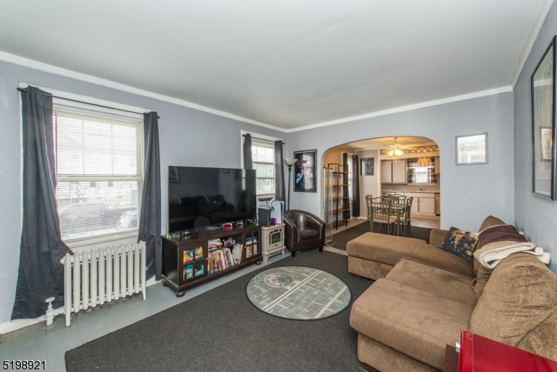 El Mora - Residential Income