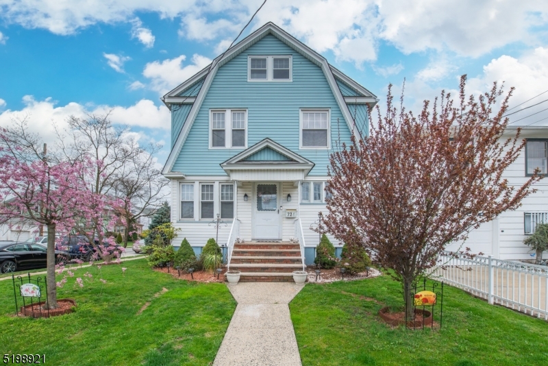 El Mora - Residential Income