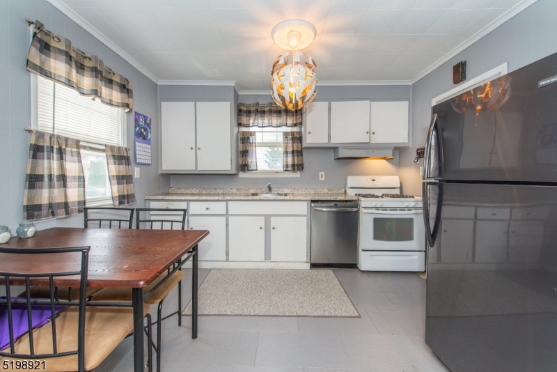 El Mora - Residential Income