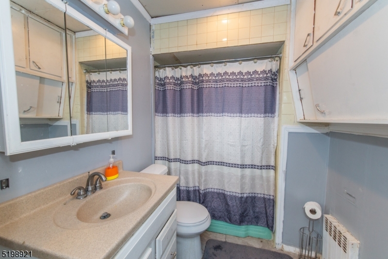 El Mora - Residential Income