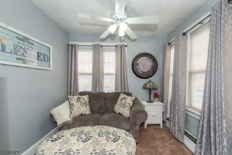 El Mora - Residential Income