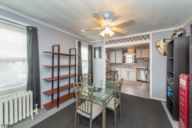 El Mora - Residential Income