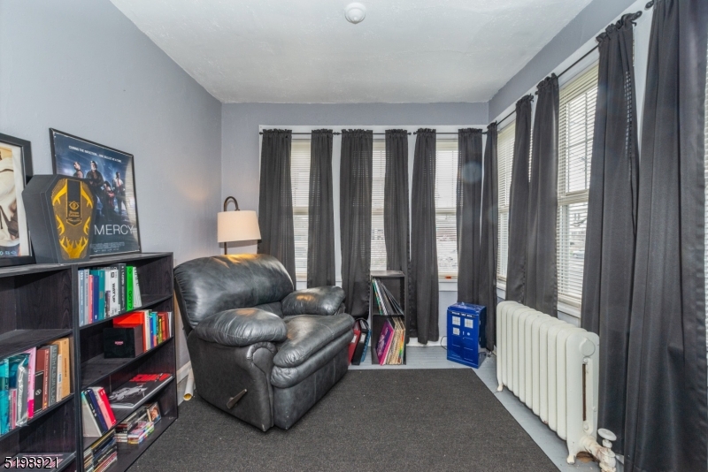 El Mora - Residential Income