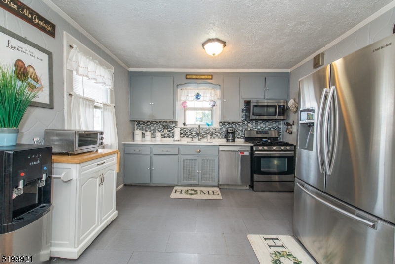 El Mora - Residential Income