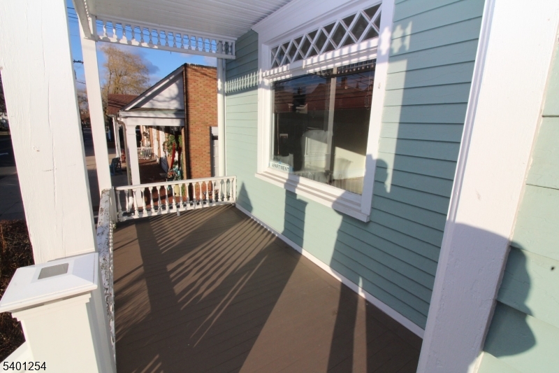 IN TOWN - Residential Lease