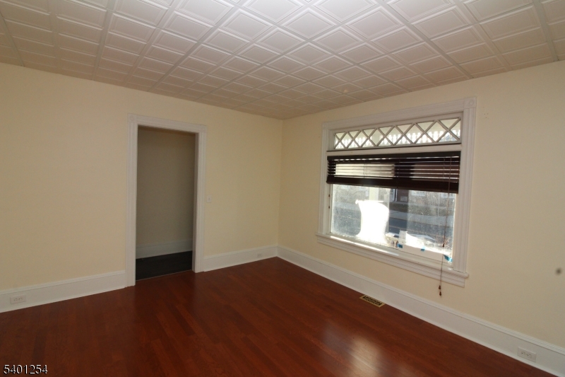 IN TOWN - Residential Lease