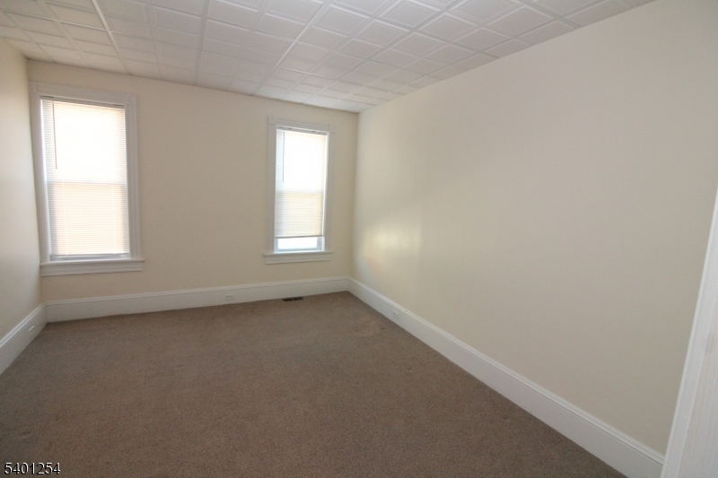 IN TOWN - Residential Lease