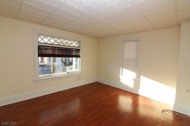 IN TOWN - Residential Lease