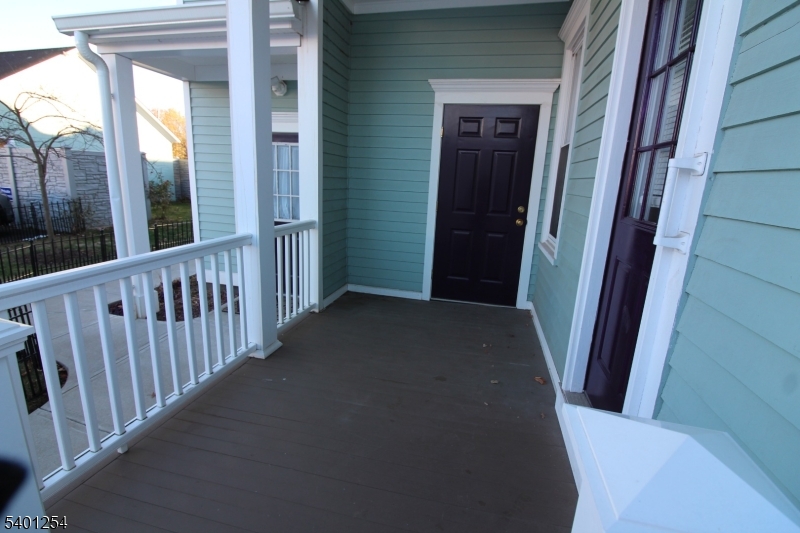 IN TOWN - Residential Lease