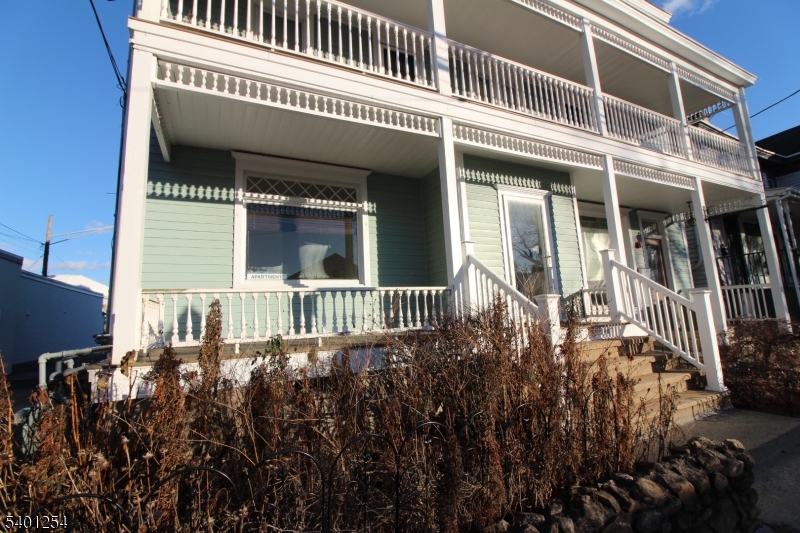 IN TOWN - Residential Lease