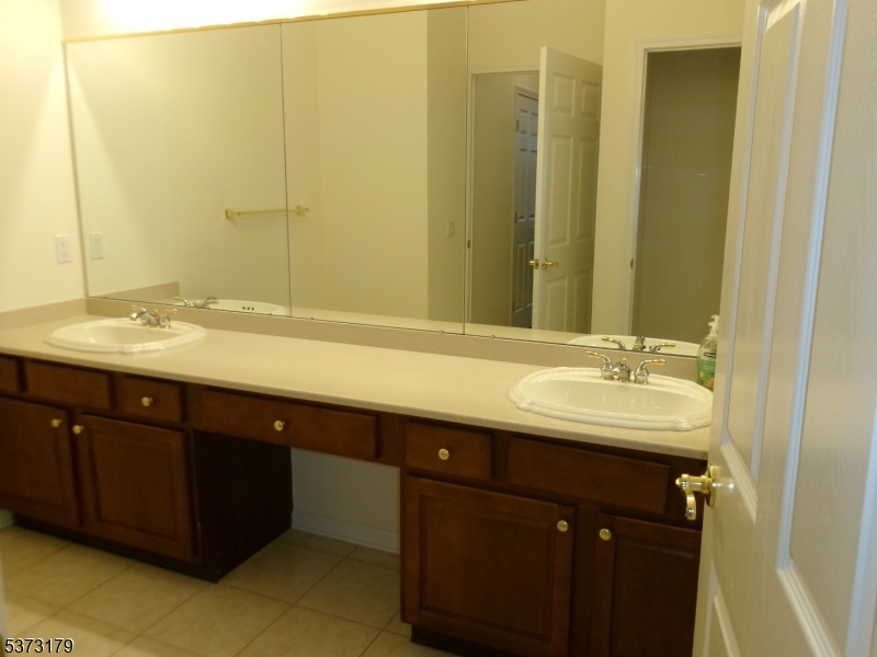 FOUR  SEASONS - Residential