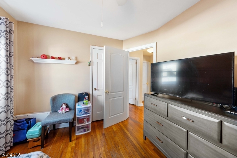 Sunnyside/Newton PK - Residential