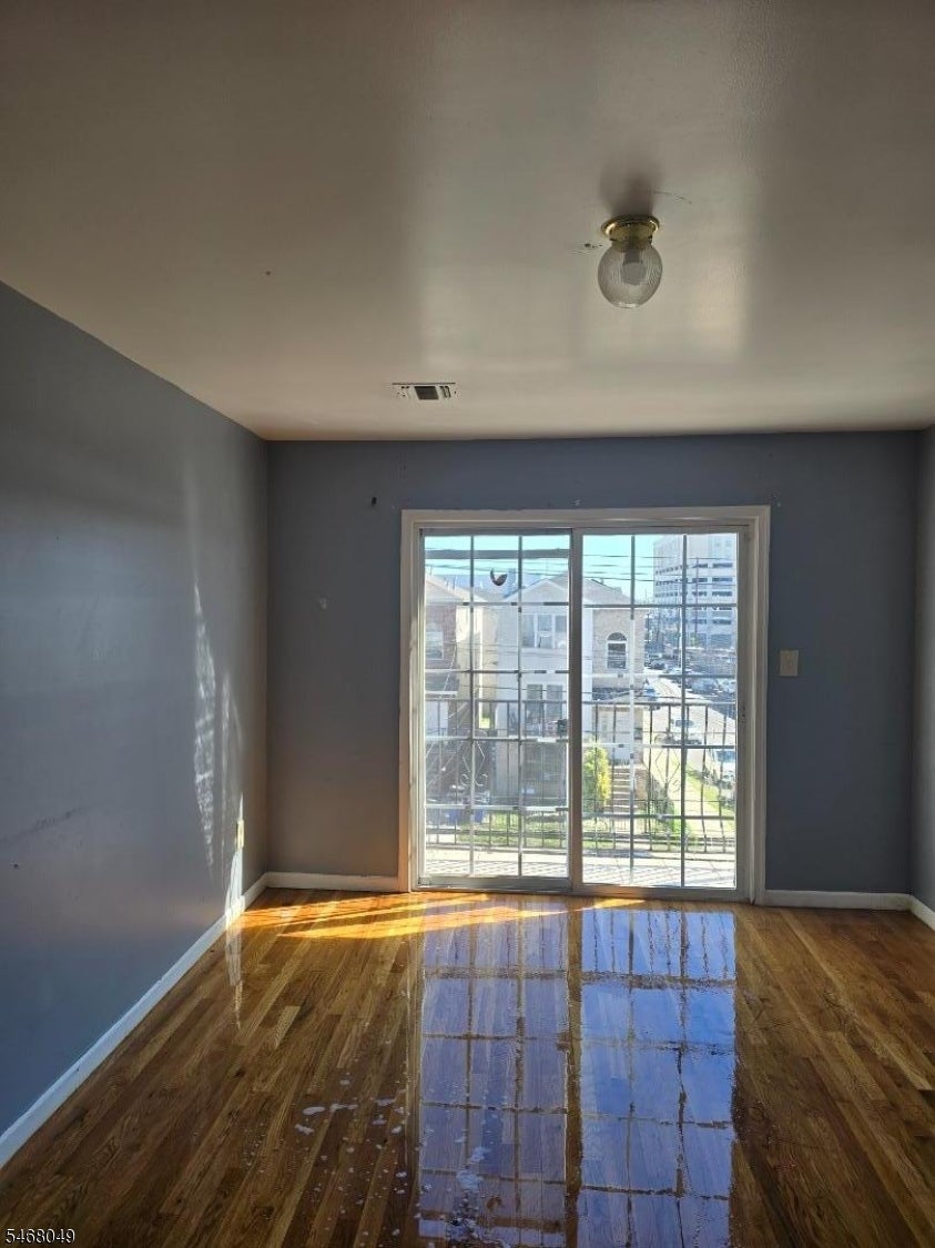 159 Sherman Ave - Photo 2