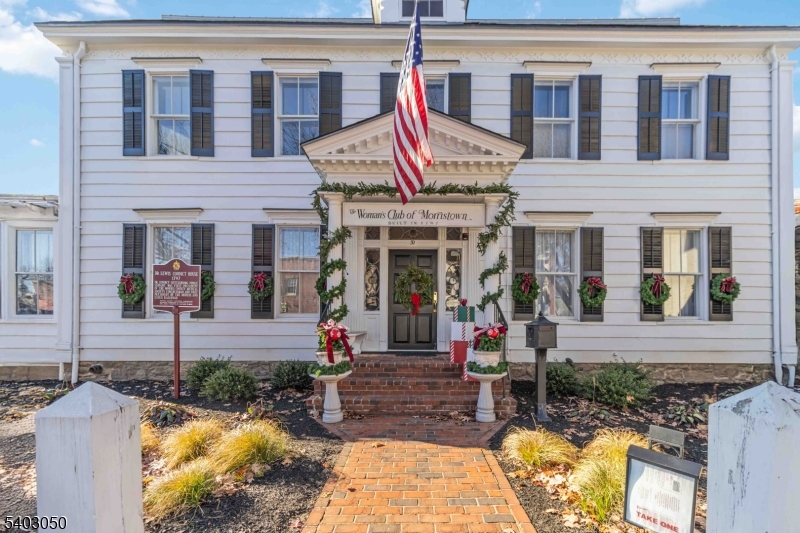 CENTRAL BUSINESS DISTRICT - Commercial Lease