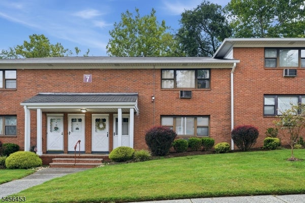 7 COLONIAL DR, LITTLE FALLS, NJ 07424 - Image feada02bc2cb761eb894ac3b8a0be6d2/904661605