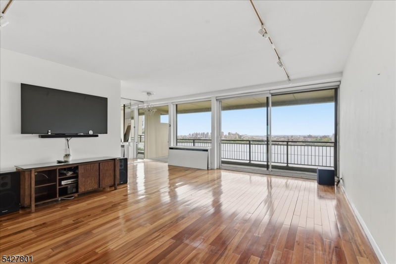Horizon House - Residential
