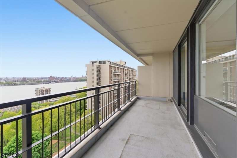 Horizon House - Residential