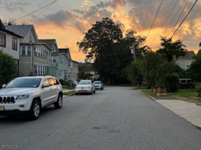 Montclair Twp., New Jersey 07042, United States, 2 Bedrooms Bedrooms, ,2 BathroomsBathrooms,Residential,Active,182773