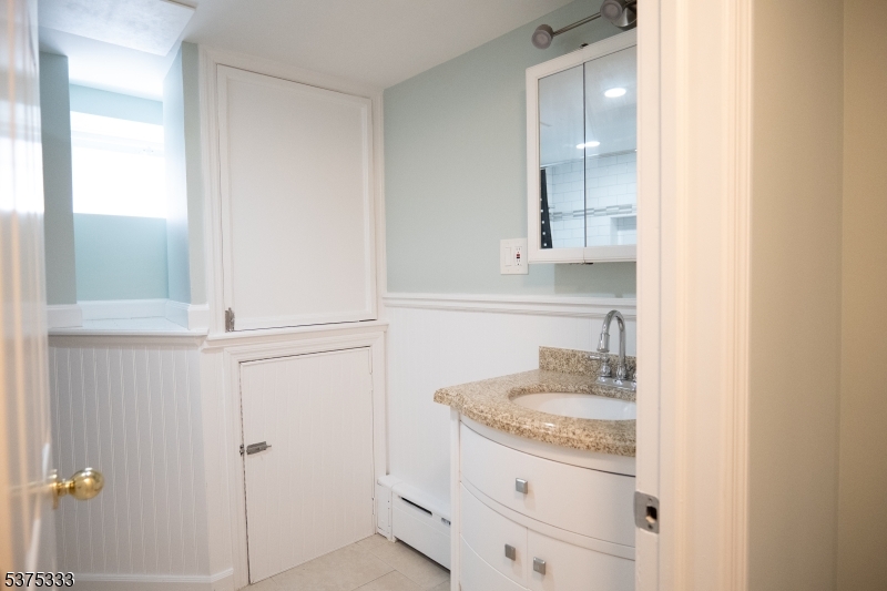 Montclair Twp., New Jersey 07042, United States, 2 Bedrooms Bedrooms, ,2 BathroomsBathrooms,Residential,Active,182773