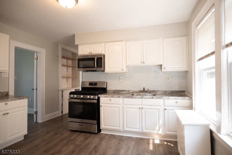 Montclair Twp., New Jersey 07042, United States, 2 Bedrooms Bedrooms, ,2 BathroomsBathrooms,Residential,Active,182773