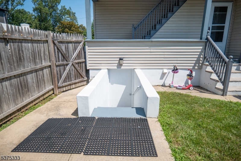 Montclair Twp., New Jersey 07042, United States, 2 Bedrooms Bedrooms, ,2 BathroomsBathrooms,Residential,Active,182773