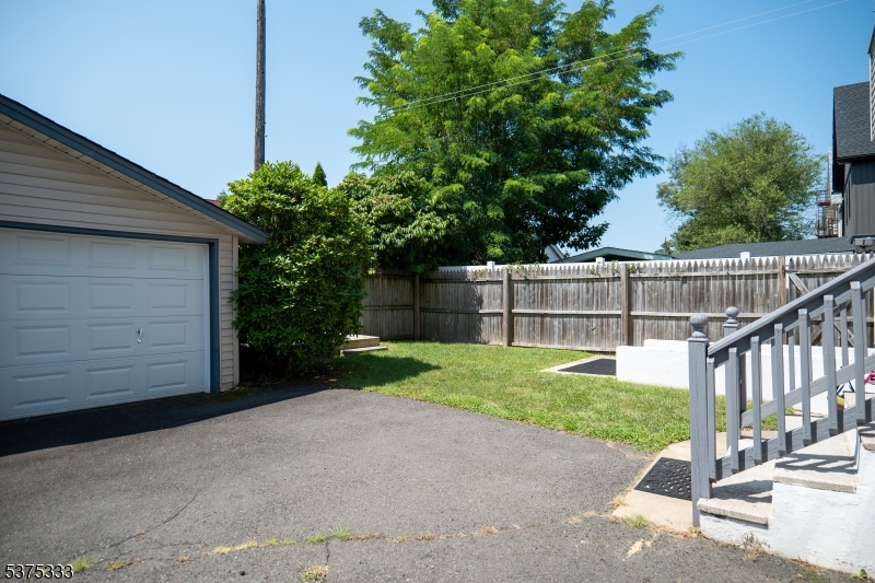 Montclair Twp., New Jersey 07042, United States, 2 Bedrooms Bedrooms, ,2 BathroomsBathrooms,Residential,Active,182773