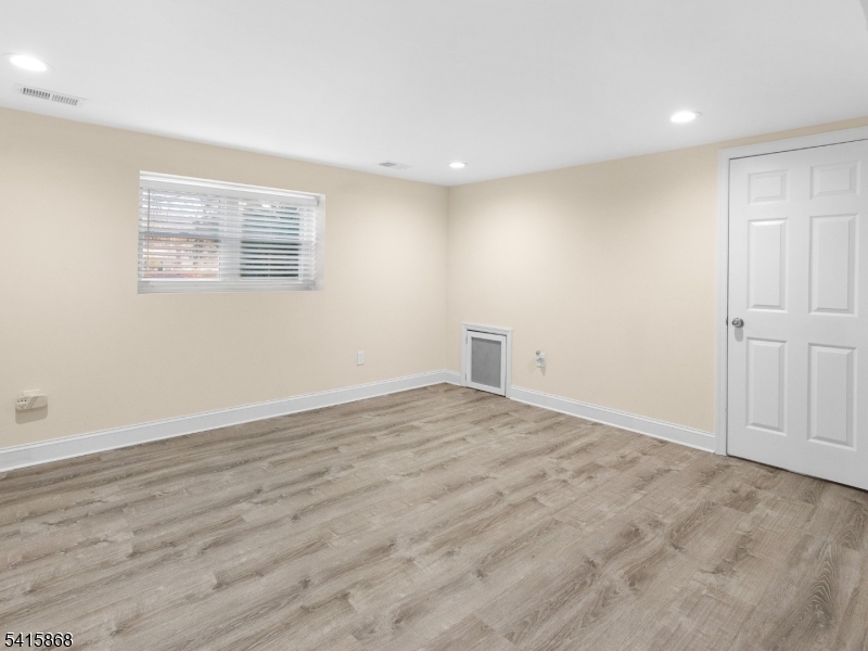 Piscataway NON FLOOD ZONE - Residential