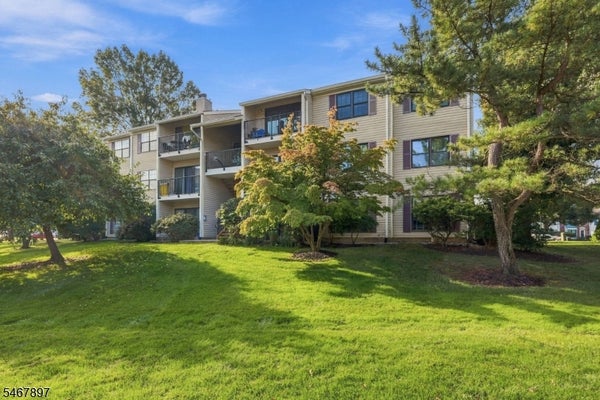 401 DANBURY LN APT 401, EAST BRUNSWICK, NJ 08816 - Image ff5a3b54fee5a06bee5077d0daef4dee/4169366711