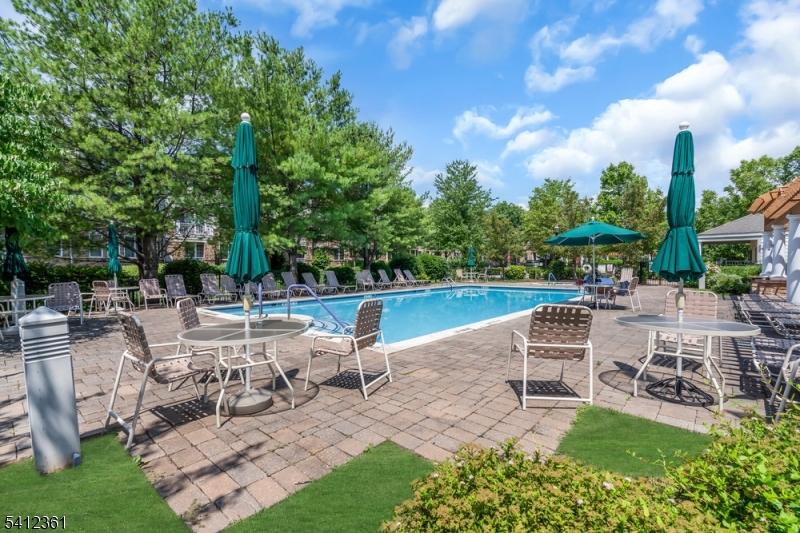 Four Seasons - Residential