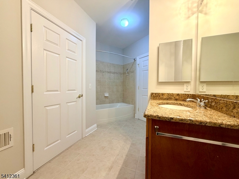 Four Seasons - Residential