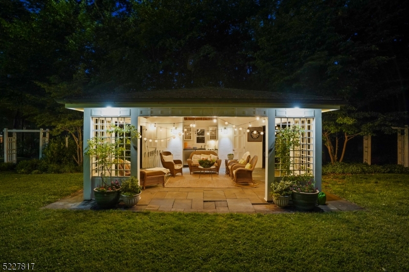 ESTATE SECTION - Residential