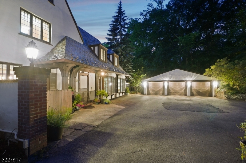 ESTATE SECTION - Residential