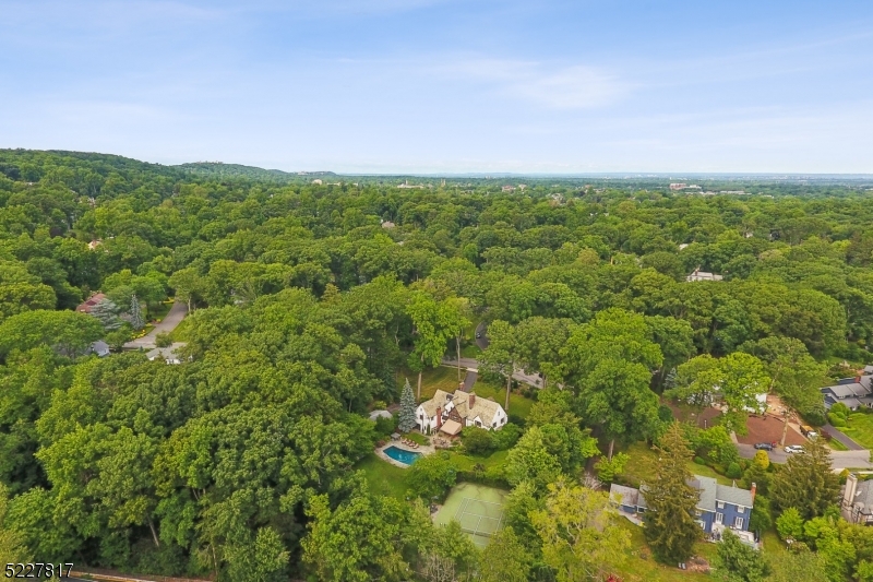 ESTATE SECTION - Residential