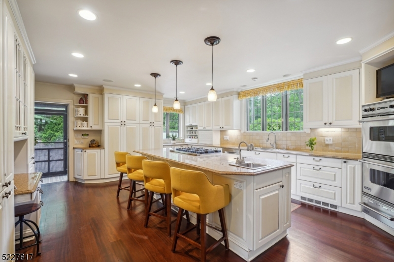 ESTATE SECTION - Residential