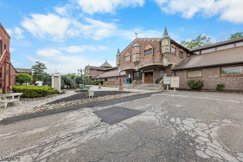 Old Egg Auction - Commercial Lease