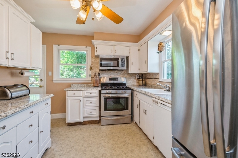 South Bound Brook Boro, New Jersey 08880, United States, 3 Bedrooms Bedrooms, ,1 BathroomBathrooms,Residential,Active,160045