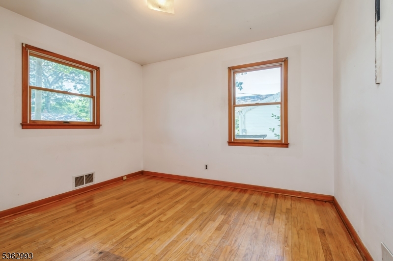 South Bound Brook Boro, New Jersey 08880, United States, 3 Bedrooms Bedrooms, ,1 BathroomBathrooms,Residential,Active,160045