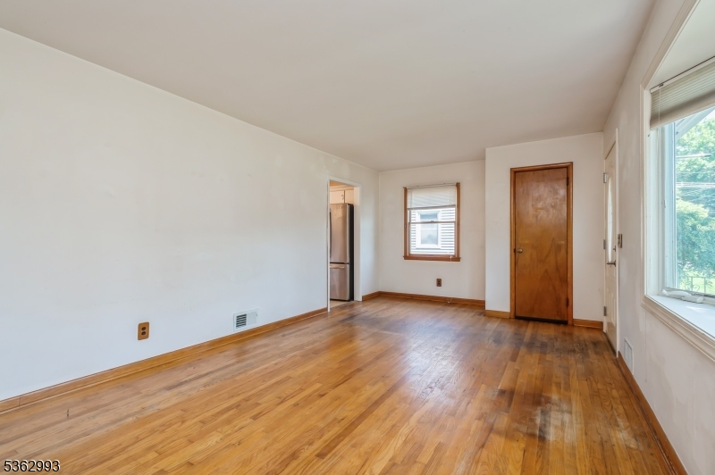 South Bound Brook Boro, New Jersey 08880, United States, 3 Bedrooms Bedrooms, ,1 BathroomBathrooms,Residential,Active,160045