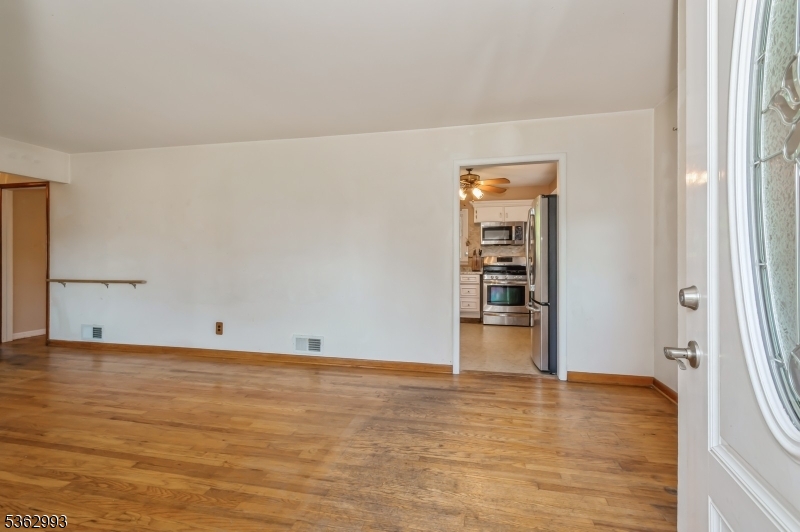 South Bound Brook Boro, New Jersey 08880, United States, 3 Bedrooms Bedrooms, ,1 BathroomBathrooms,Residential,Active,160045