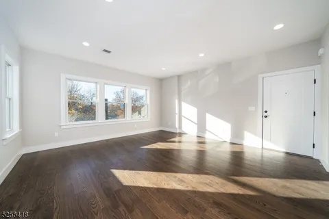 MLS: 3960485