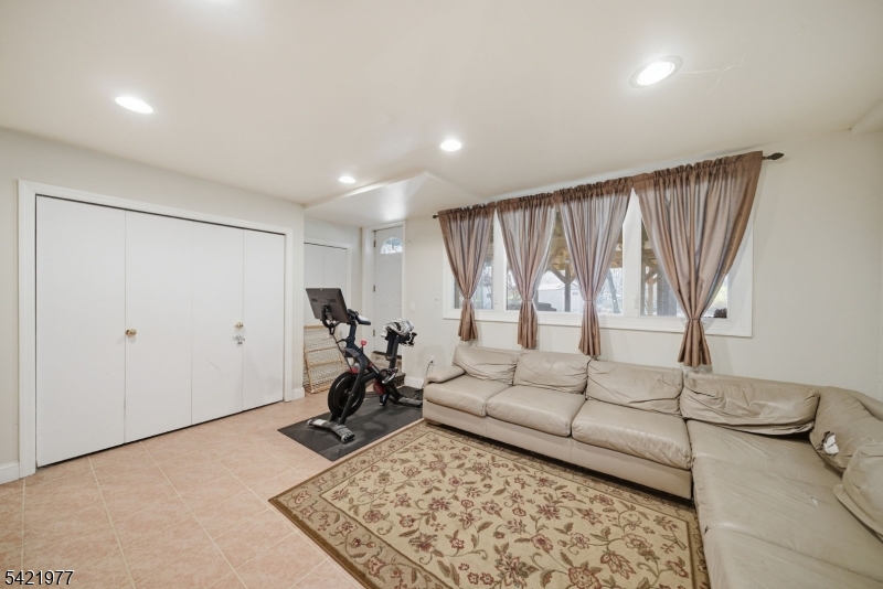 WHITE MEADOW LAKE - Residential