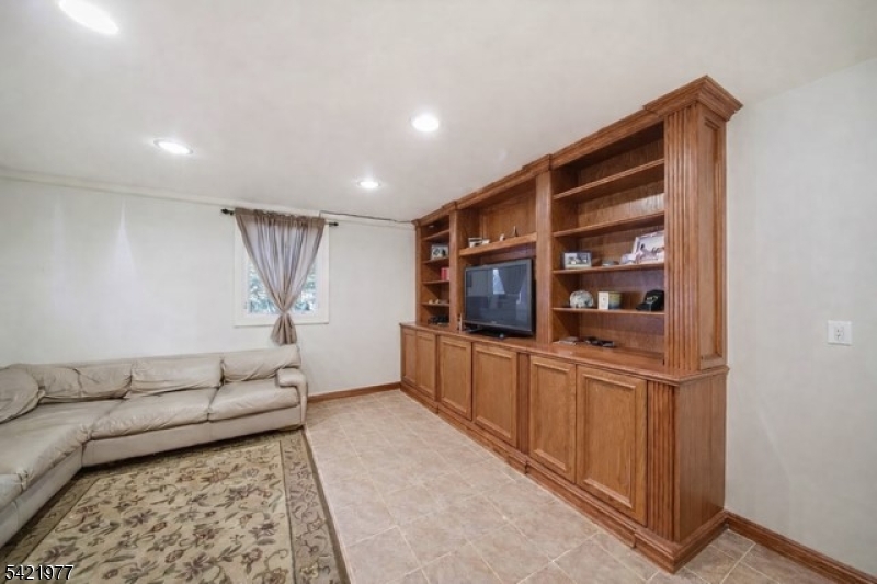 WHITE MEADOW LAKE - Residential