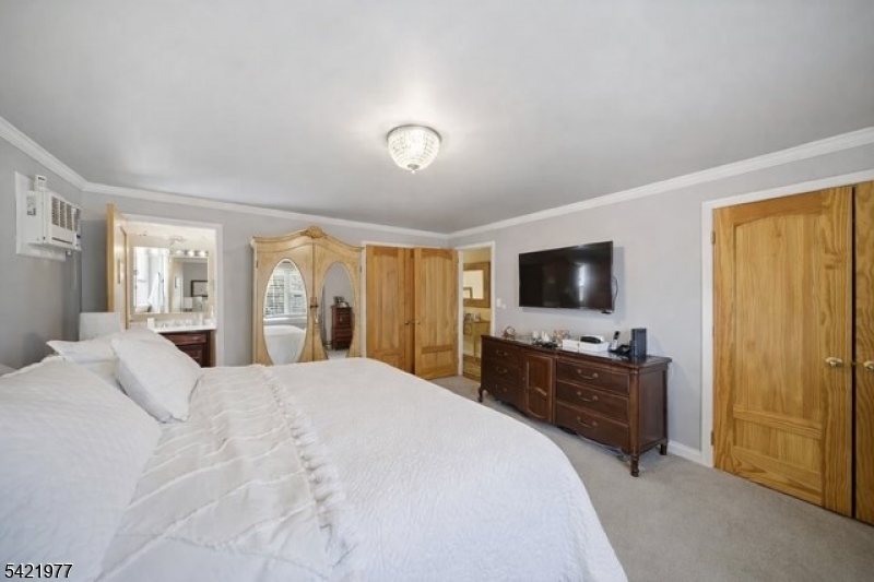 WHITE MEADOW LAKE - Residential