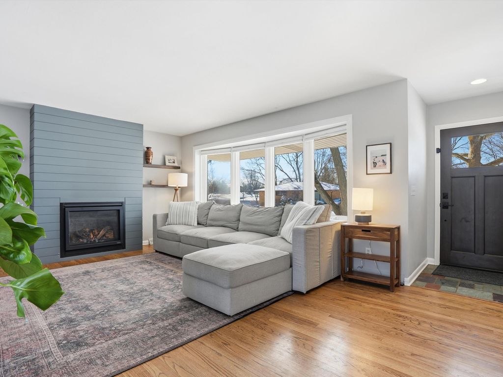 Photo of 1571 Barrington Place, Ann Arbor, MI 48103 (MLS # 26005583)