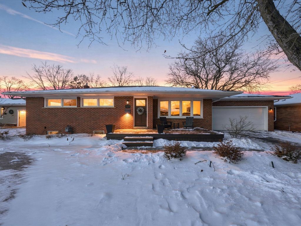 Photo of 1571 Barrington Place, Ann Arbor, MI 48103 (MLS # 26005583)