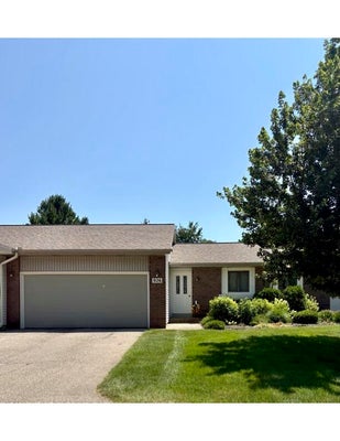926 VILLAGE CT, HOLLAND, MI 49423 - Image 0096a35ed0ff3c99a3bfa1d22eefb5a8/858465301