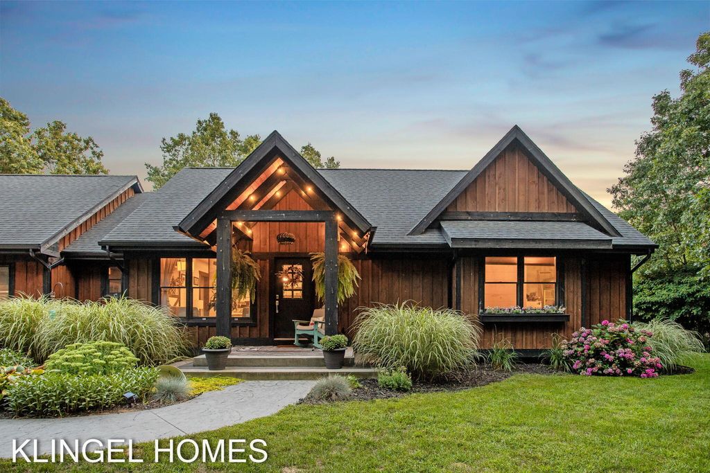 Photo of 13698 Stearns Court, Grand Haven, MI 49417 (MLS # 25042116)