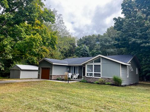 Photo of 1536 N Betty Avenue, Ludington, MI 49431 (MLS # 25049158)
