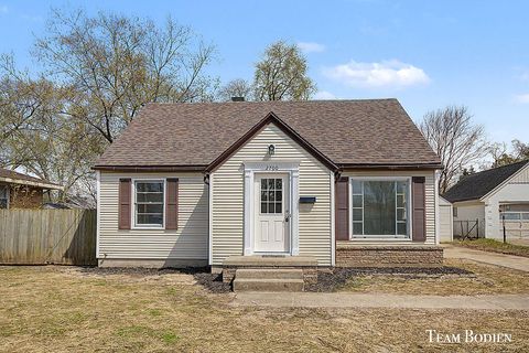 Photo of 2700 Rockwood Court SW, Wyoming, MI 49519 (MLS # 26017136)